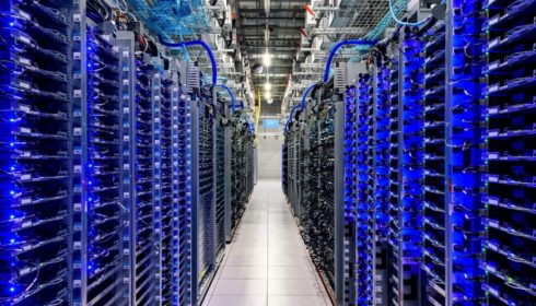 Microsoft, Amazon a Google provozují polovinu ze 600 světových hyperscale datových center